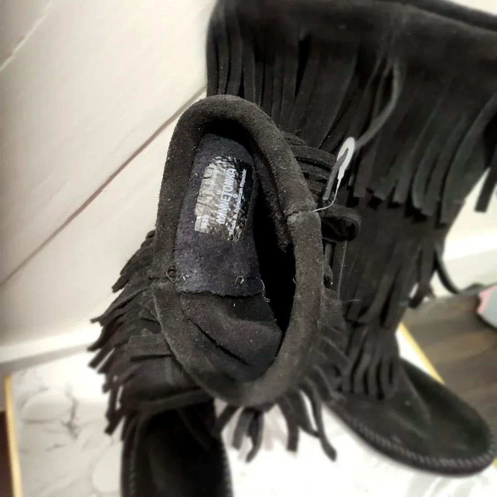 MINNETONKA BOOTS - Picture 3 of 3